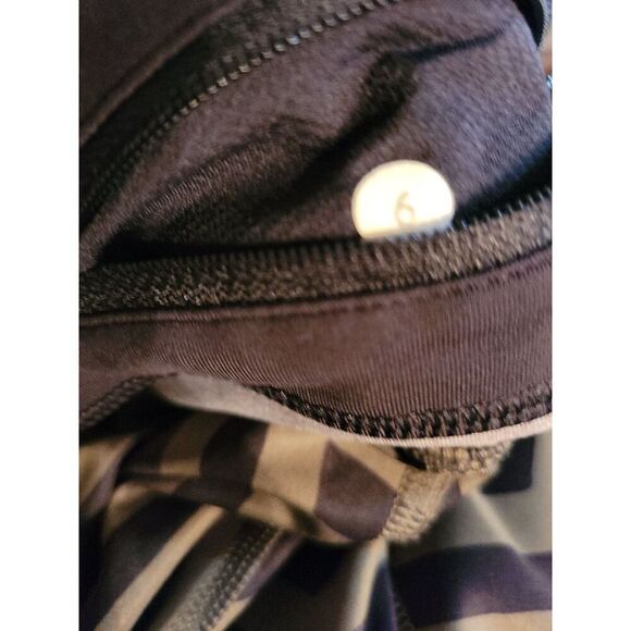 Lululemon Crop Pants Size 6 - Picture 5 of 5